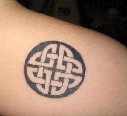 Celtic Knot Right Shoulder Blade Tattoo